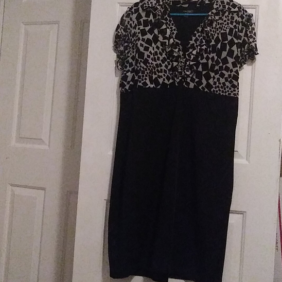 Women's dress - Picture 2 of 7